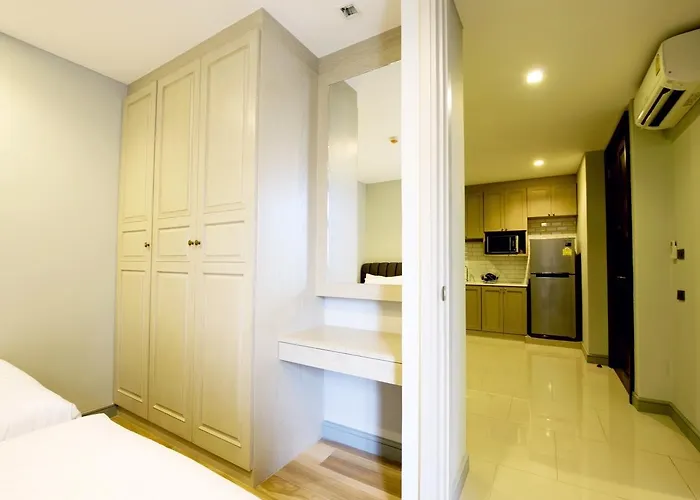 Apartahotel Baan Neeracha 3*