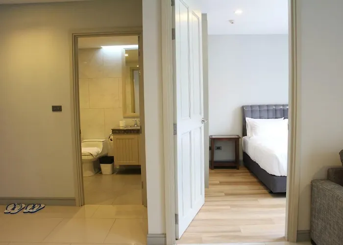 Apartahotel Baan Neeracha 3*